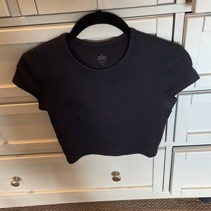 Alo Crop XS - like new condition